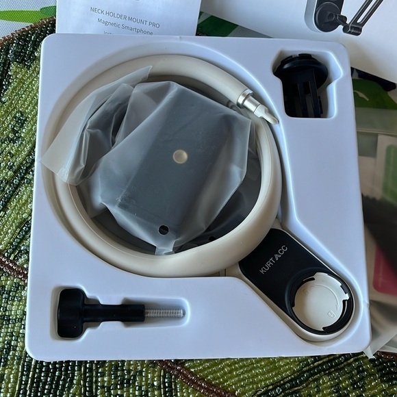 Brand New 3-in-1 Neck Phone Holder Magnetic Chest Mount GoPro Recording Magsafe - Picture 4 of 14